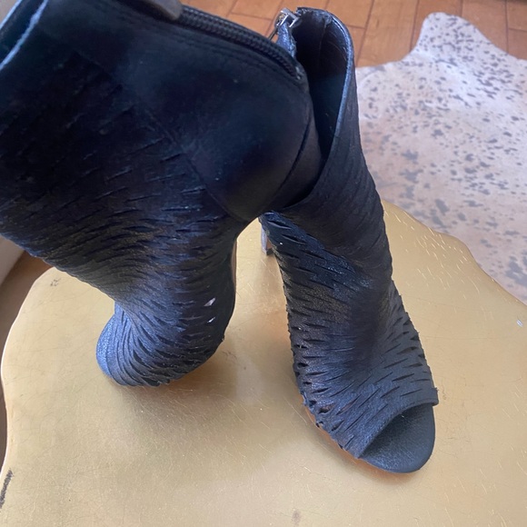 Vince Camuto leather open toe bootie - Picture 6 of 6